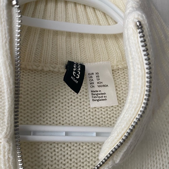 H&M Cropped Beige Zip Up Sweater - Picture 3 of 3